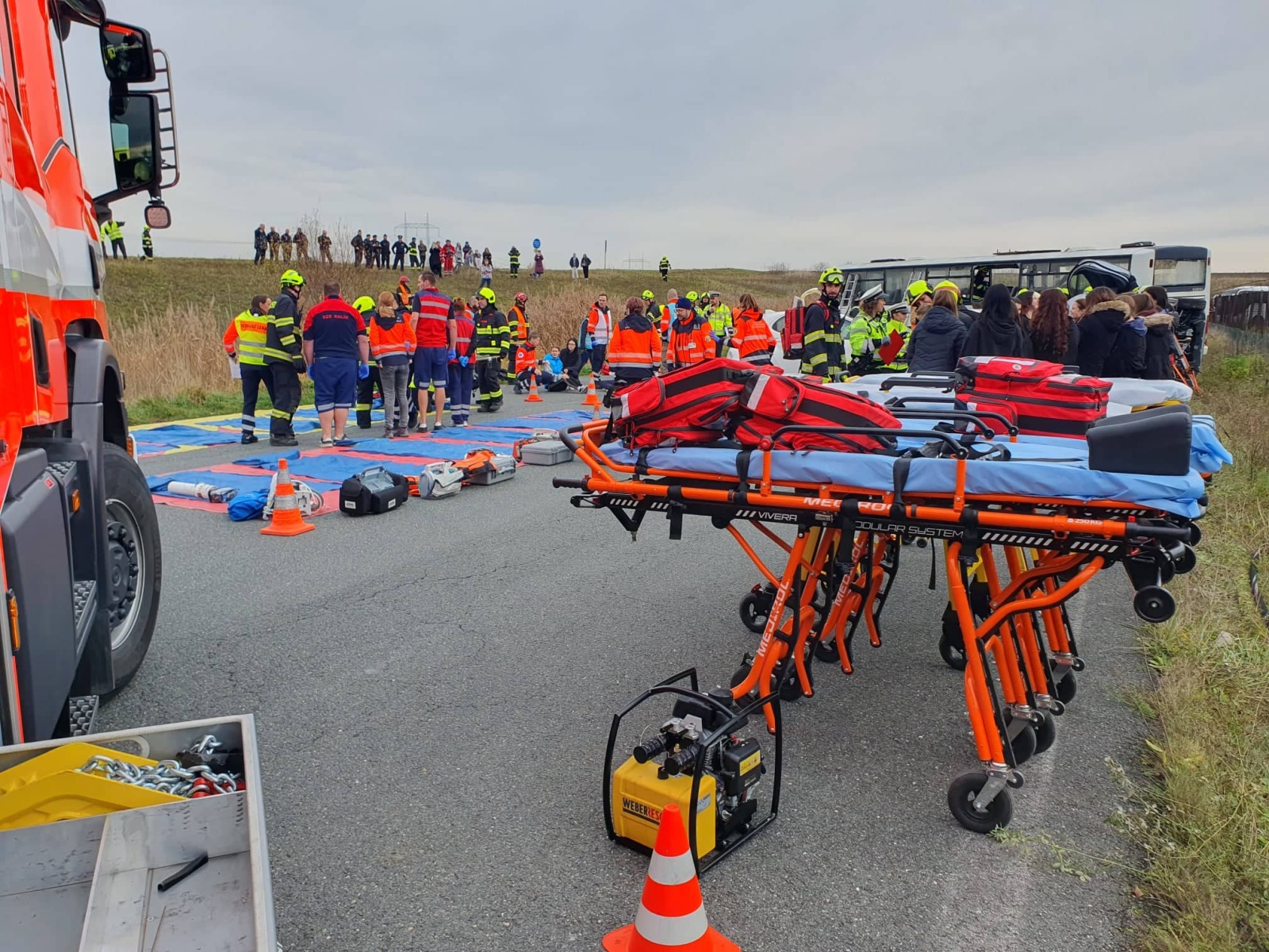 005-Taktické cvičení IZS na Kolínsku - hromadná dopravní nehoda.jpg