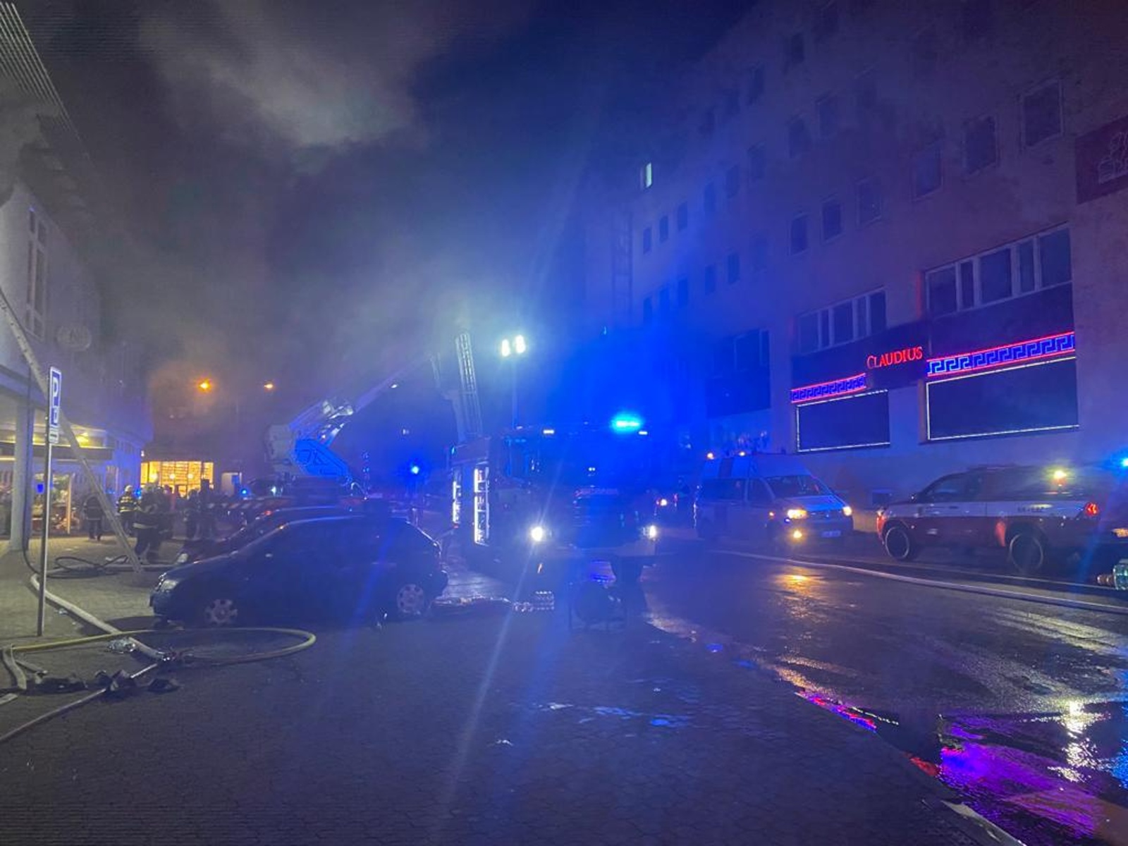 012-Požár obchodního domu v centru Benešova.jpeg