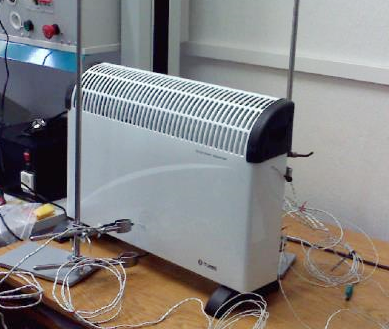 Běžný snímek elektrického konvektoru s termostatem a ventilátorem
