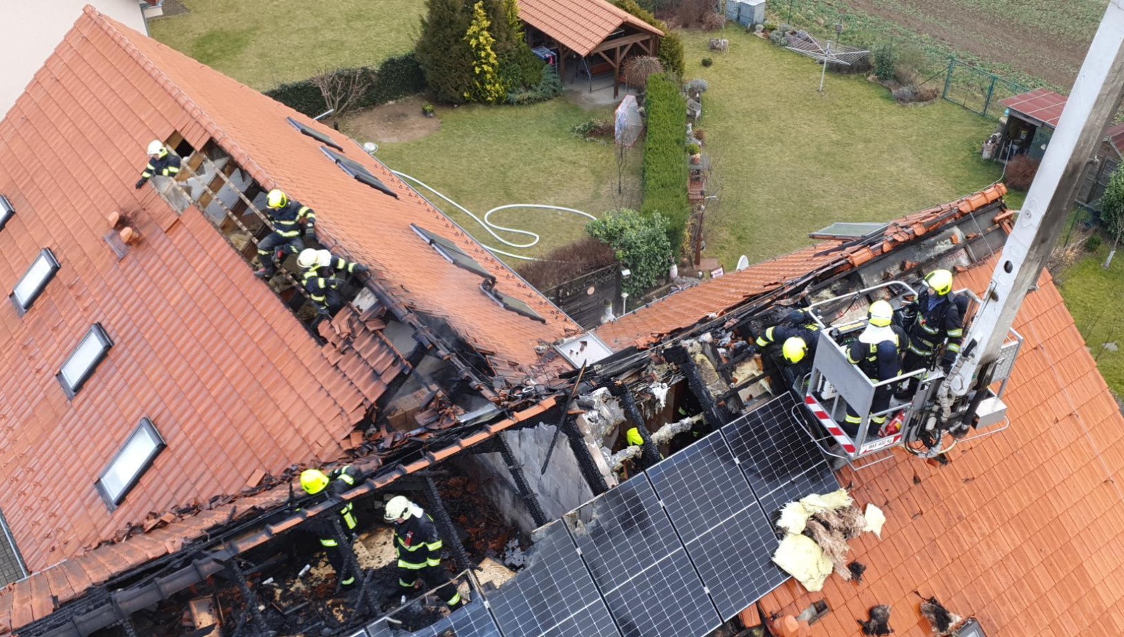 009-Požár rodinného domu v obci Kozinec.jpg
