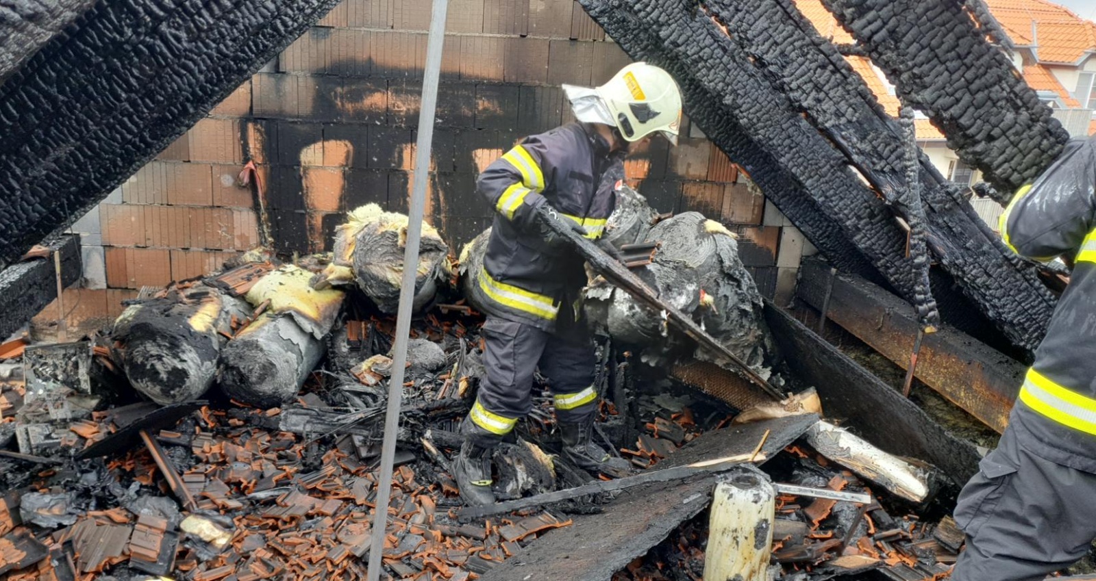 010-Požár rodinného domu v obci Kozinec.jpg