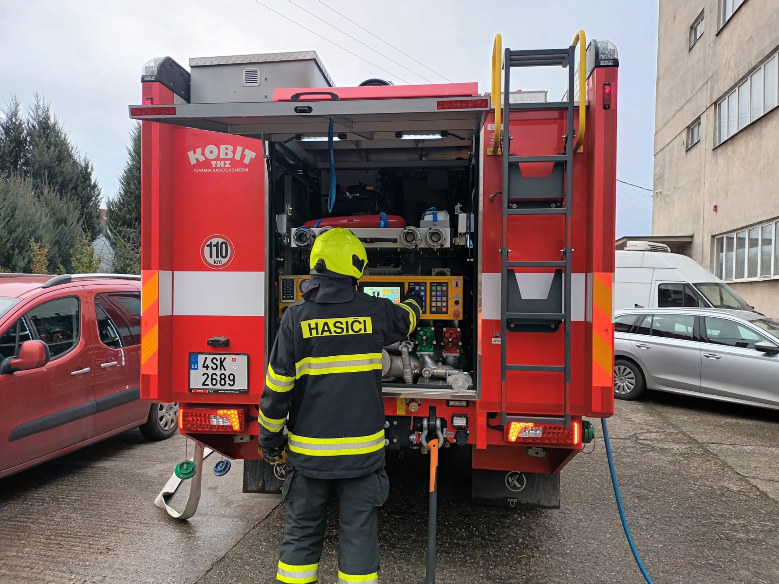037-Požár ve firmě na zpracování dřeva v Čelákovicích.jpeg