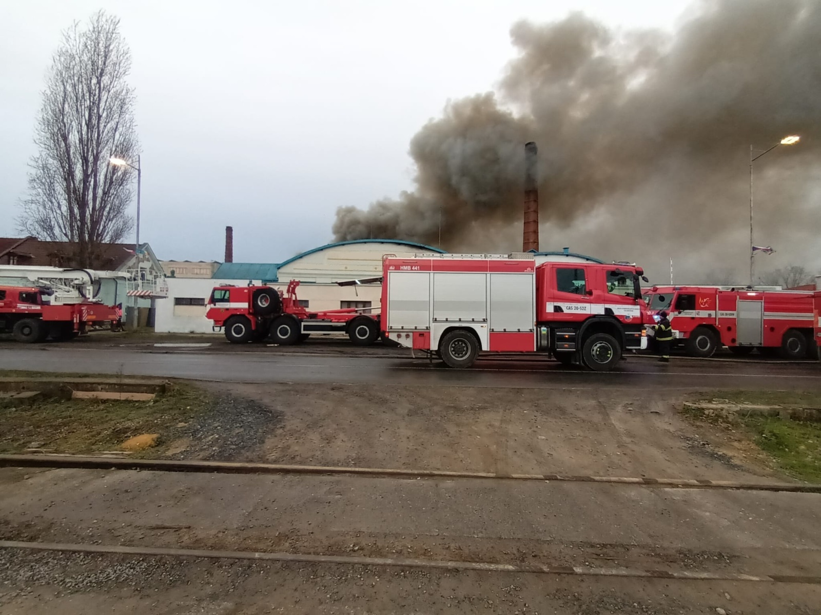 041-Požár ve firmě na zpracování dřeva v Čelákovicích.jpeg