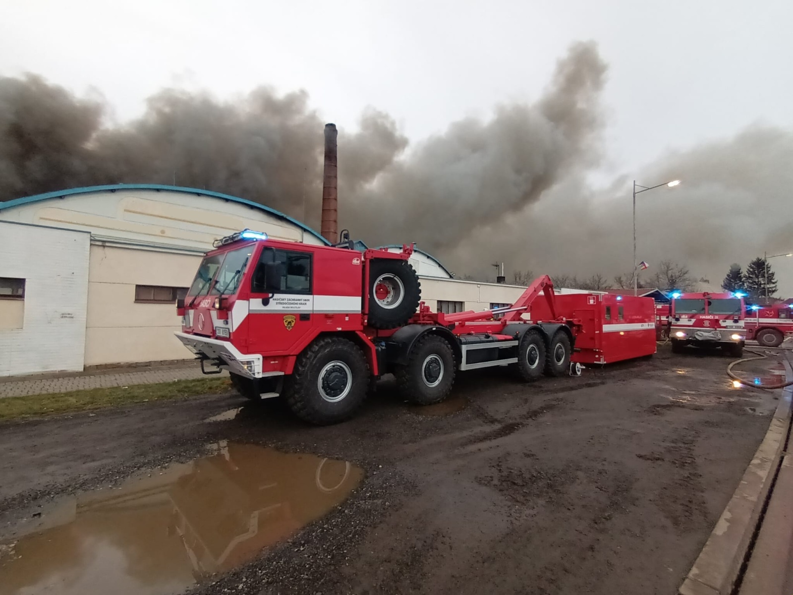 042-Požár ve firmě na zpracování dřeva v Čelákovicích.jpeg