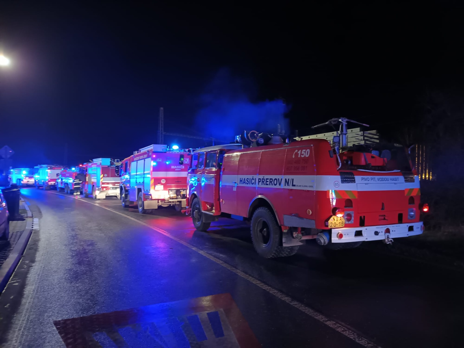 050-Požár ve firmě na zpracování dřeva v Čelákovicích.jpeg