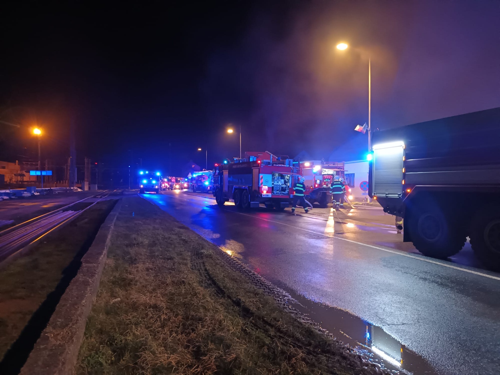 053-Požár ve firmě na zpracování dřeva v Čelákovicích.jpeg