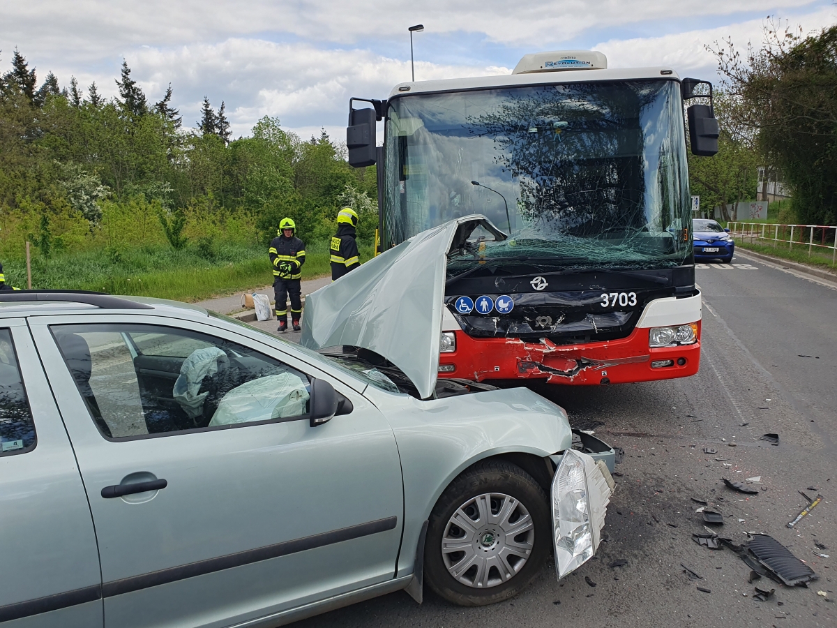4 Dopravní nehoda autobusu s osobním vozem