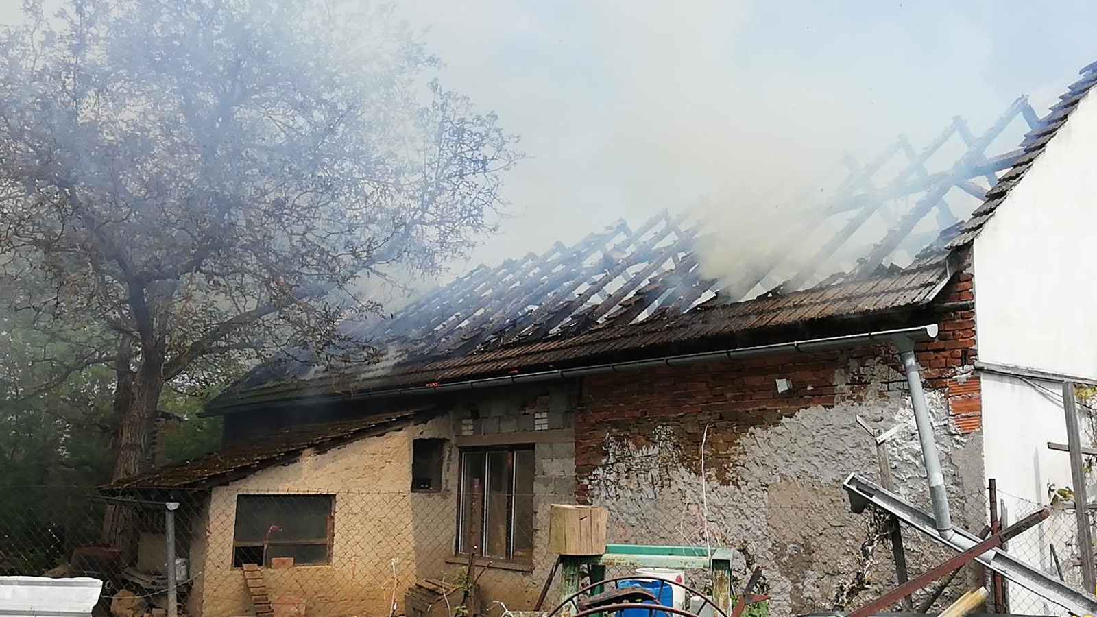 005-Požár truhlářské dílny v Chroustkově na Kutnohorsku.jpg