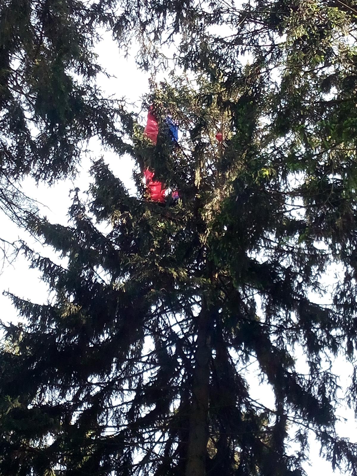 Záchrana paraglidisty Zvičina.jpg