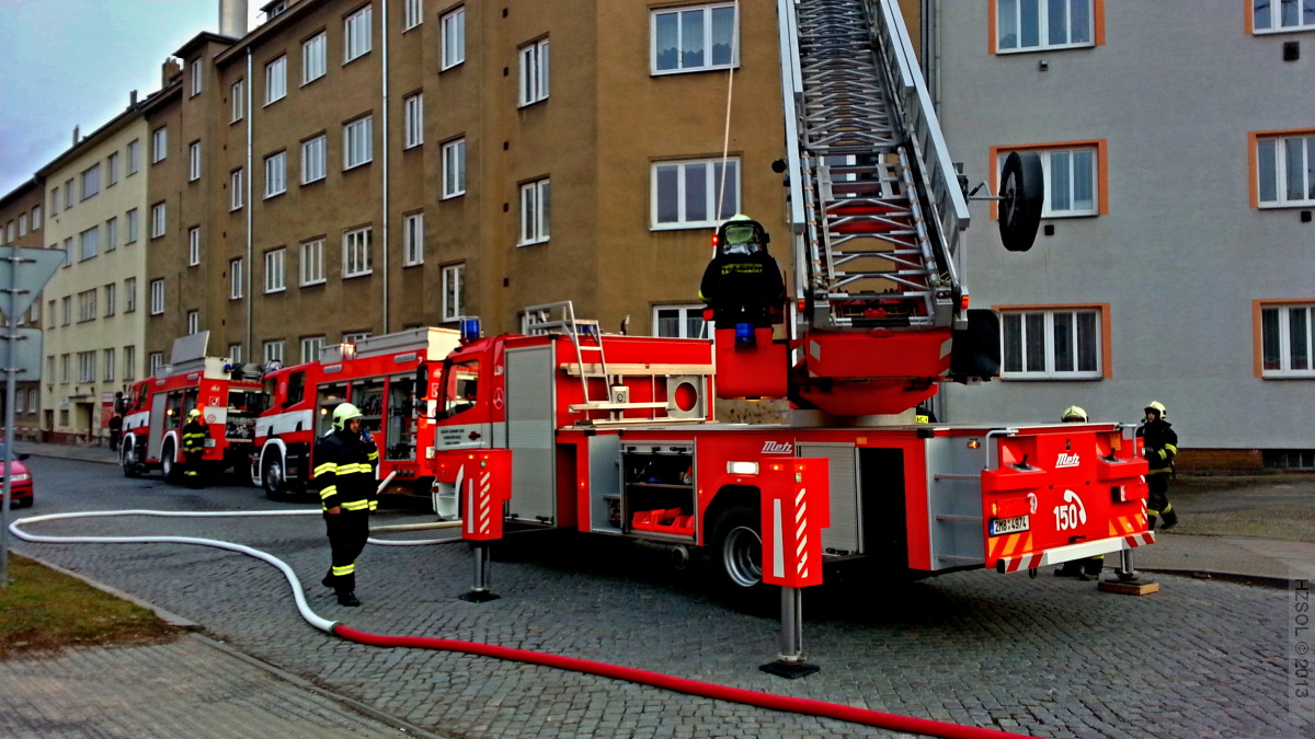 10 požár střechy bytového domu Gorazdovo náměstí Olomouc - 15-3-2013 (9).jpg