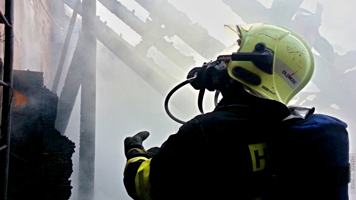 11 požár střechy bytového domu Gorazdovo náměstí Olomouc - 15-3-2013 (10).jpg