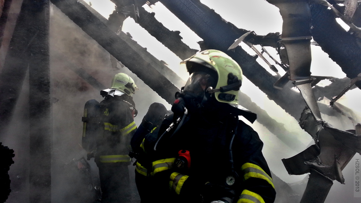 19 požár střechy bytového domu Gorazdovo náměstí Olomouc - 15-3-2013 (18).jpg