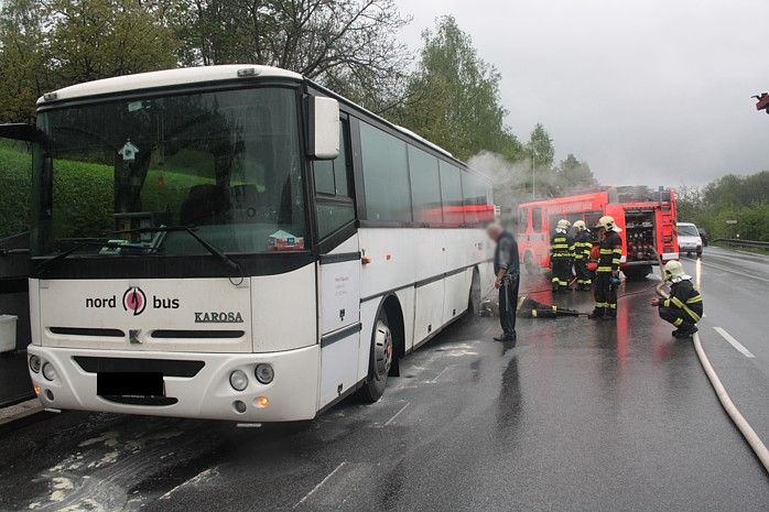 požár autobusu Děčín 3.JPG