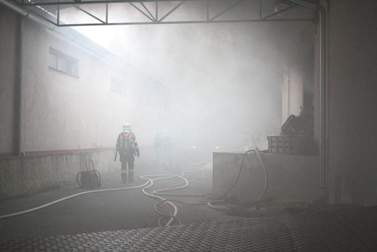požár skladu nábytku Děčín 6.jpg