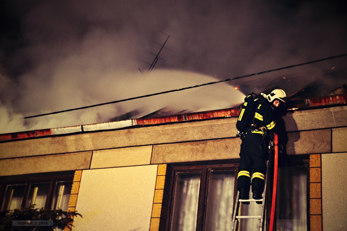 13 6-2-2014 Požár RD Klopotovice - střecha objektu (20).JPG