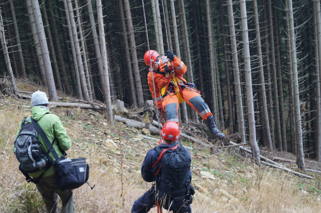 Výcvik hasičů - lezců na lanovce Sněžka (10).JPG