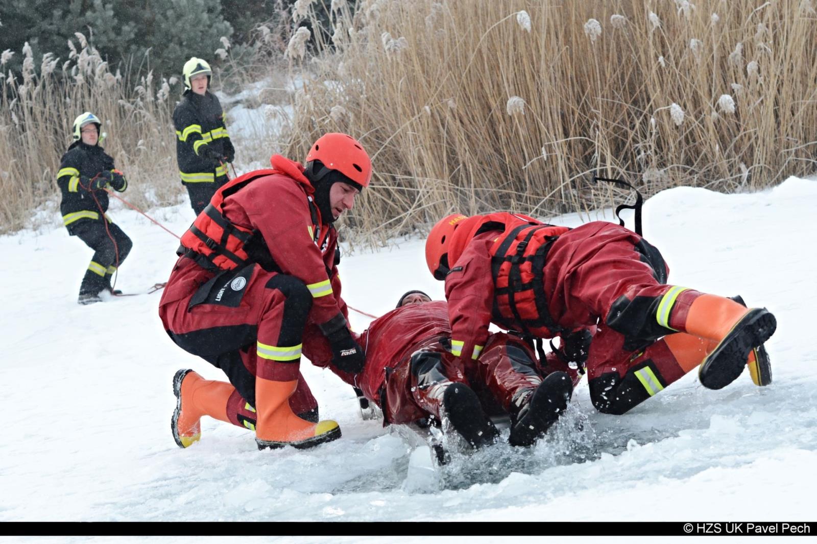 Cvičení záchrana na ledu (4).jpg