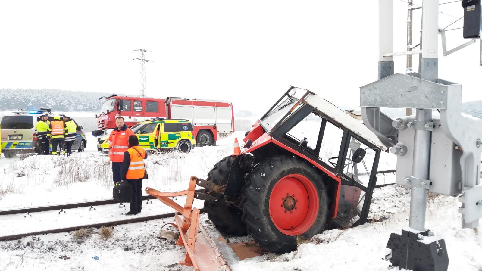 Dopravní nehoda traktoru a vlaku, Horní Poříčí - 8. 2. 2018 (5).jpg