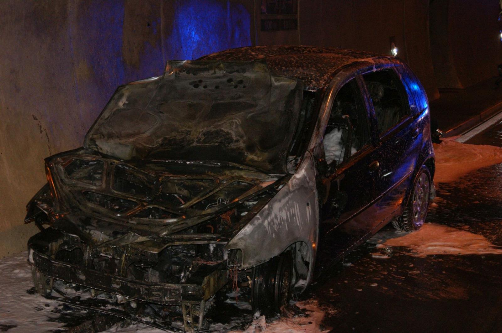 Požár osobního auta v tunelu Panenská (3).jpg