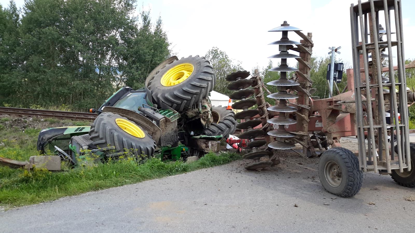 Dopravní nehoda traktor a vlak, Smrkovice - 31. 7. 2018 (4).jpg