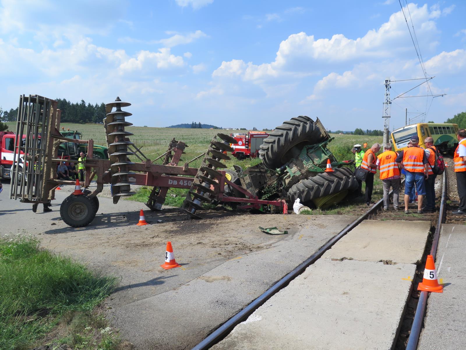 Dopravní nehoda traktor a vlak, Smrkovice - 31. 7. 2018 (7).JPG