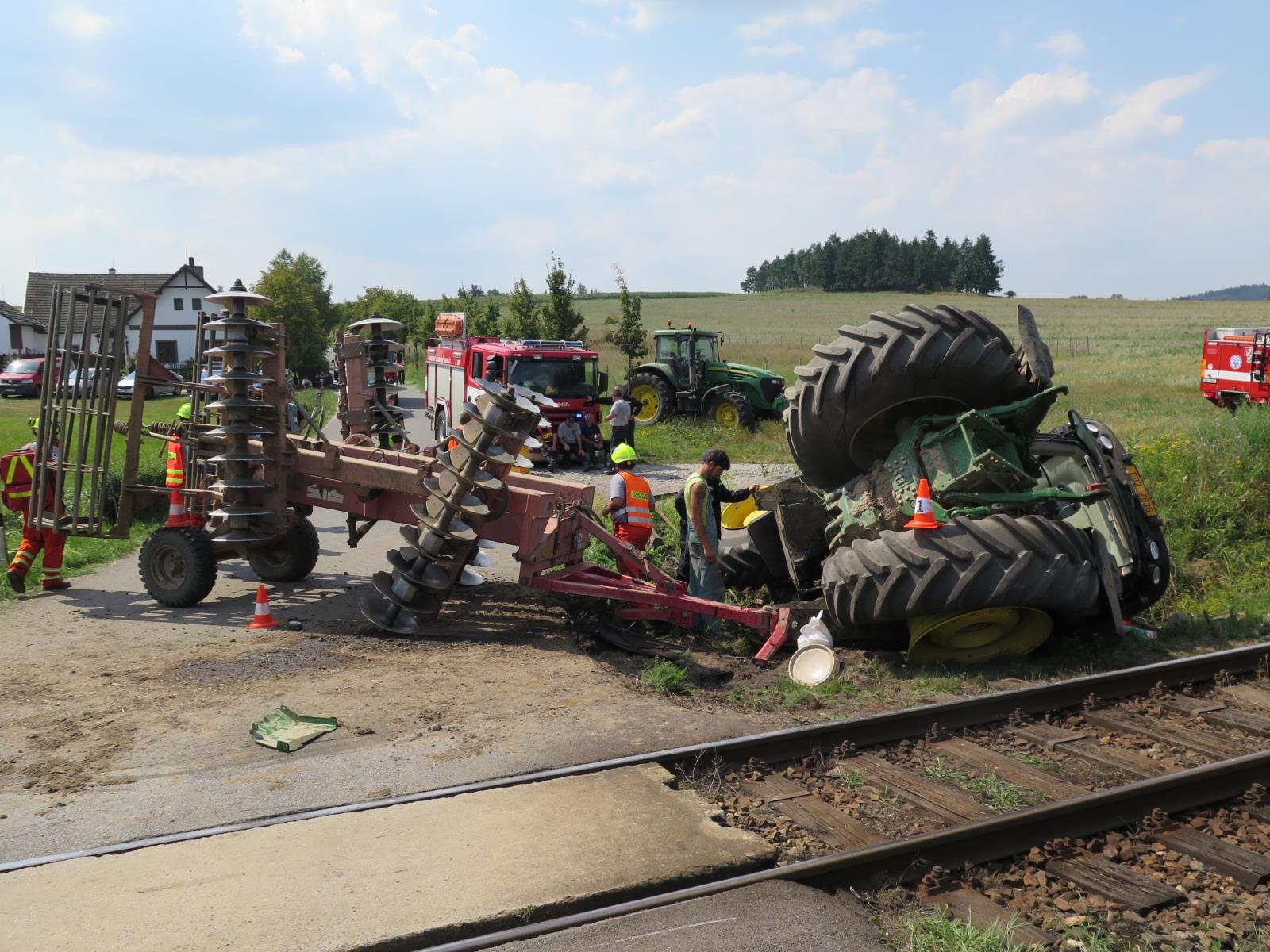 Dopravní nehoda traktor a vlak, Smrkovice - 31. 7. 2018 (12).JPG