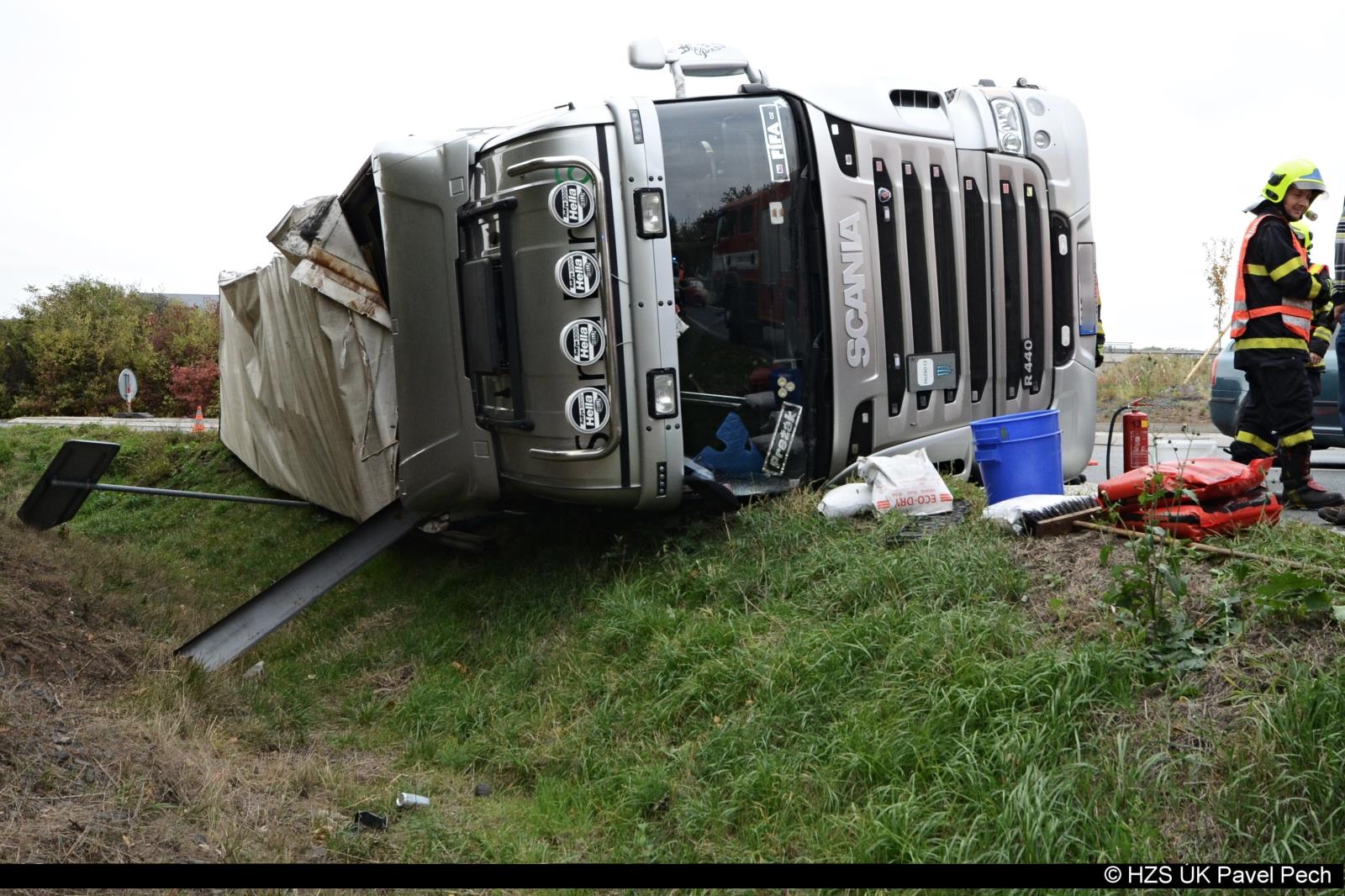 Dopravní nehoda kamionu (2).jpg