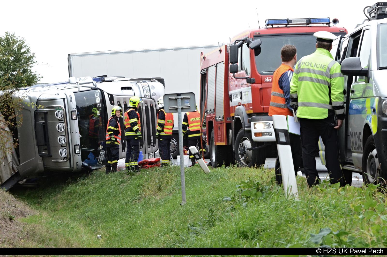 Dopravní nehoda kamionu (3).jpg