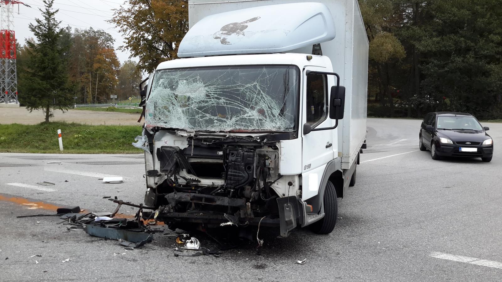 Dopravní nehoda 2 OA, Kaplice - 8. 10. 2018 (2).jpg