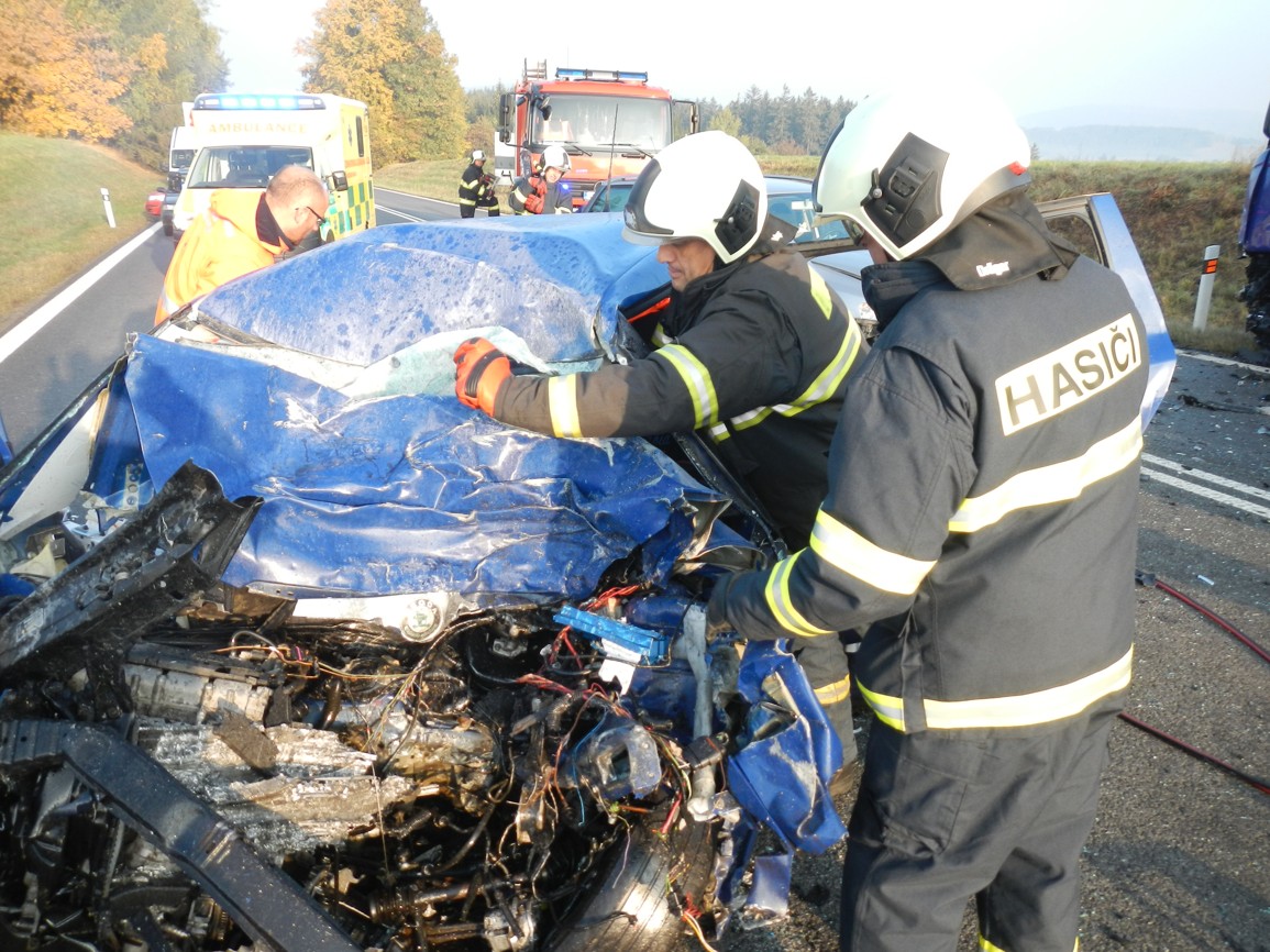 Dopravní nehoda 2 OA a 1 NA, Hodušín - 10. 10. 2018 (5).JPG