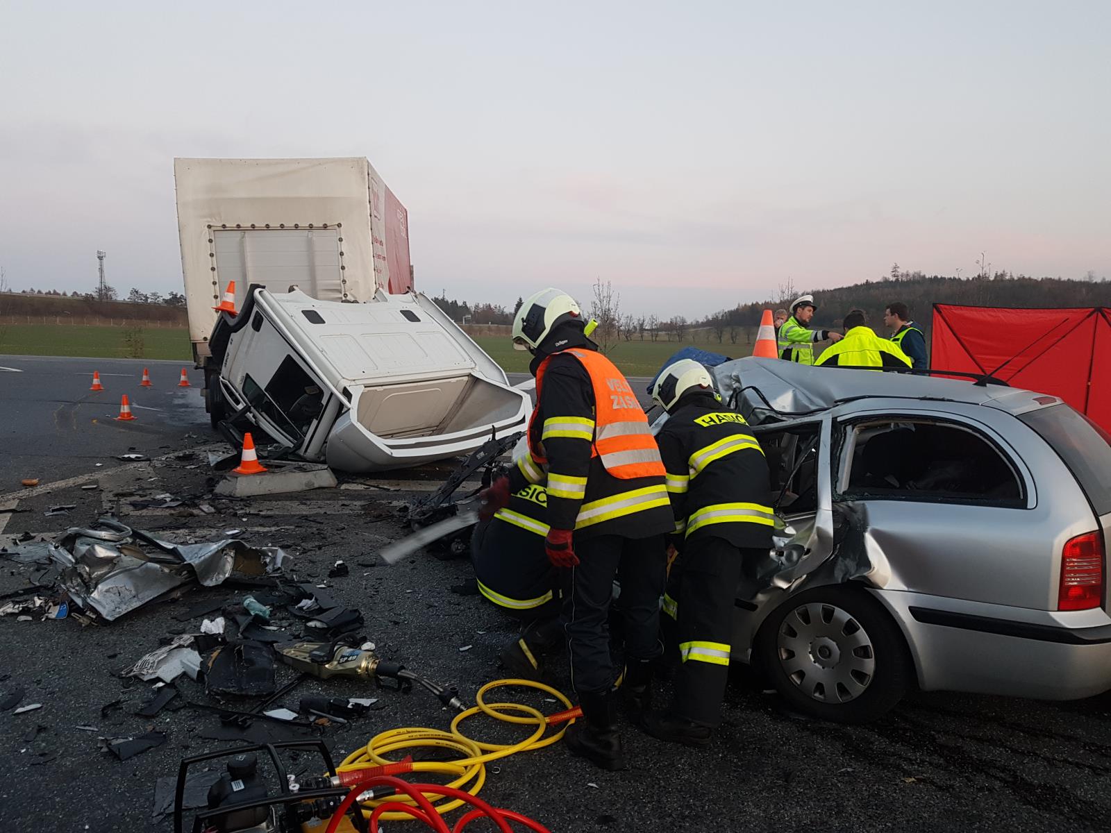 Dopravní nehoda NA a OA, Drhovle - 8. 11. 2018 (4).jpg