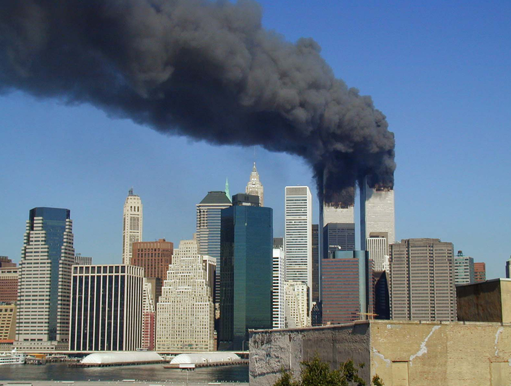 Teroristickým útokem napadené mrakodrapy v New Yorku.png