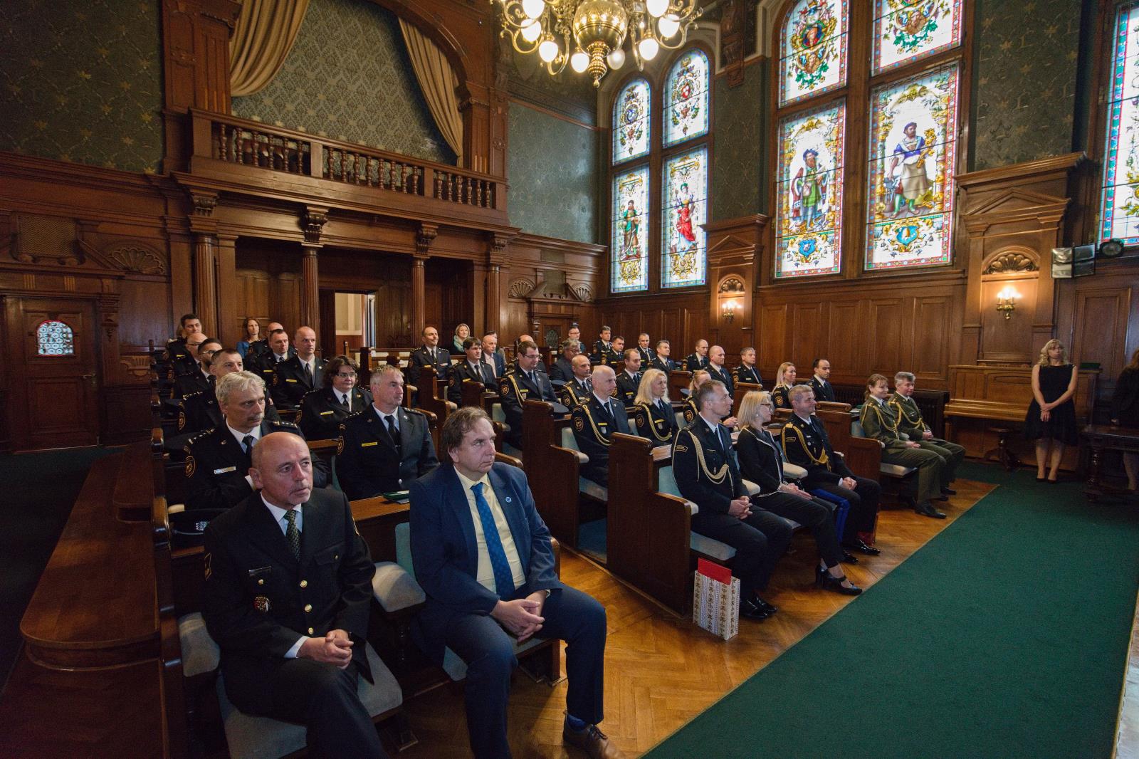 Ceremoniál předávání medailí HZS ČR se uskutečnil v reprezentativních prostorách liberecké radnice