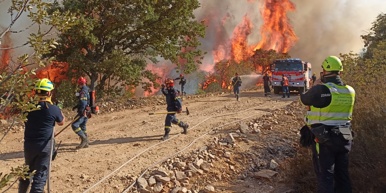 Třítýdenní boj s požárem v Řecku očima fotografů