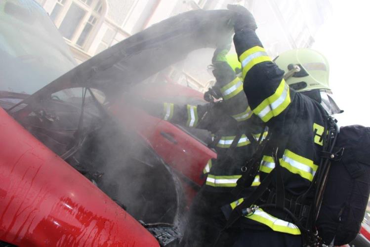 Požár osobního auta Litoměřice (4).jpg