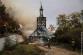 PHA_Požár kostela sv. Michaela_celkový pohled na ohořelý kostel a hasiče, kteří u požáru zasahují