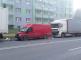 Havlíčkobrodští profesionální hasiči zasahovali u dopravní nehody dvou nákladních vozidel a dodávky v ulici Pražská v Havlíčkově Brodě.