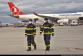 ZÚ_vykládka testů na covid na letišti Václava Havla_pohled na hasiče odcházející od letadla