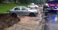 10_LIK_Povodně na Liberecku a Českolipsku_hasiči vyprošťovali vozidlo z jámy, kterou vymlela voda
