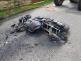 V Novém Rychnově se střetl motocykl s traktorem, nehoda si vyžádala zranění.