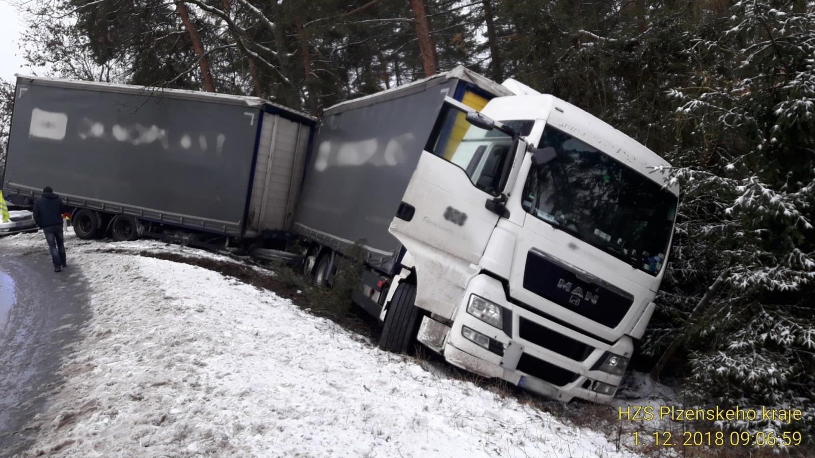 1_12_2018 DN nákladní vozidlo Chanovice - Černice.jpg