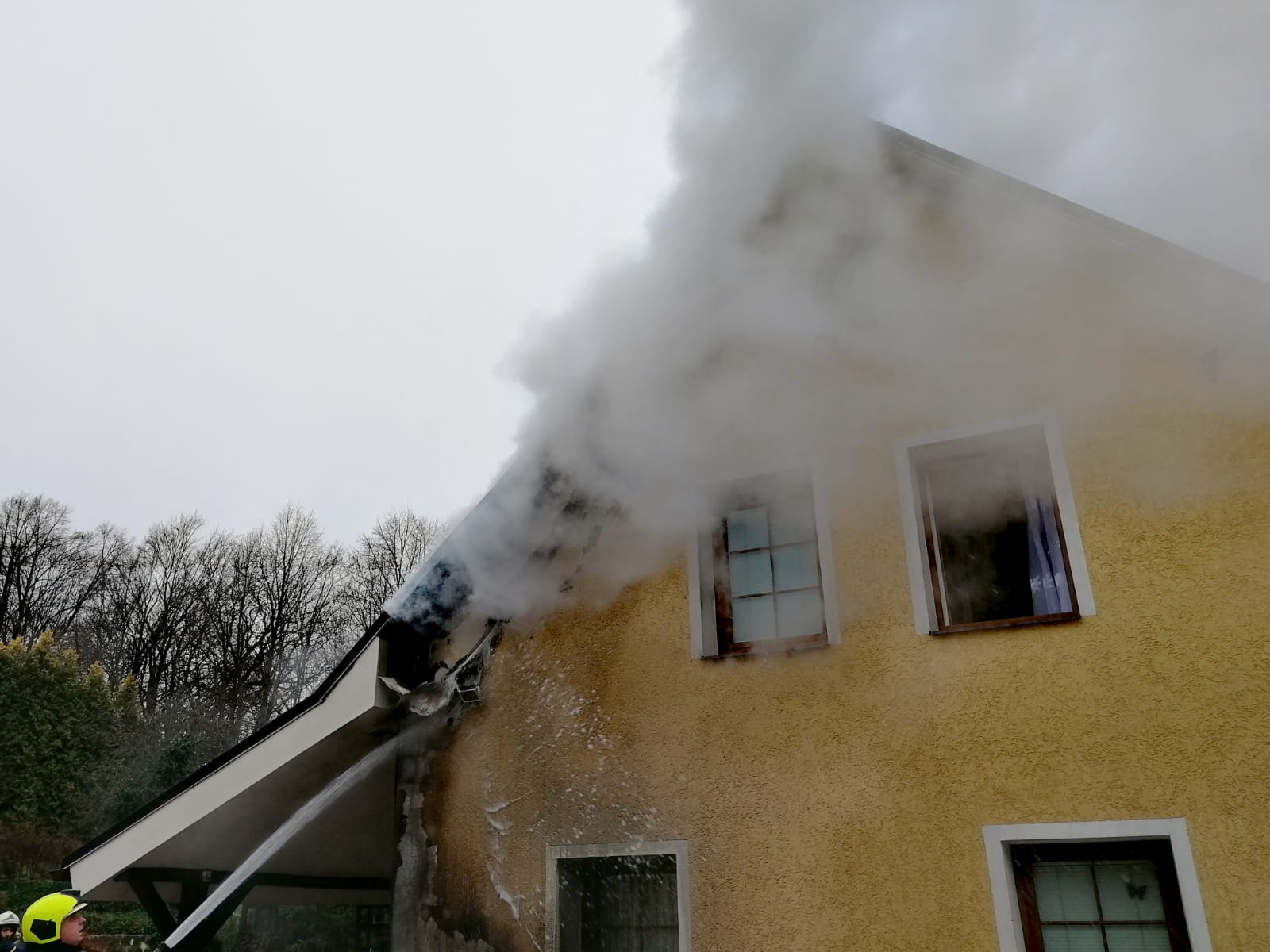 Požár rodinného domu ve Velenicích_1.jpg