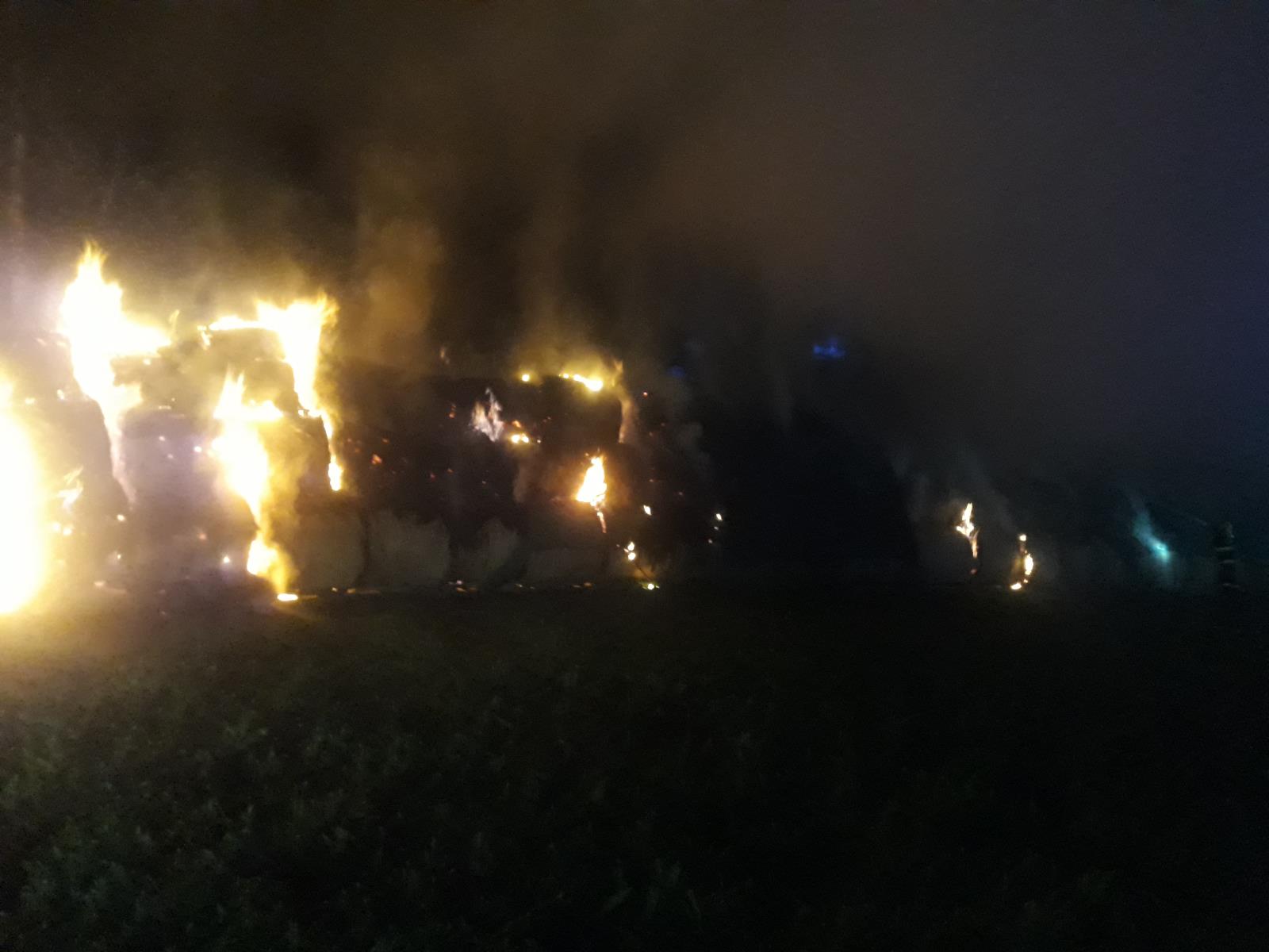 požár balíků slámy Vratislavice n. Nisou
