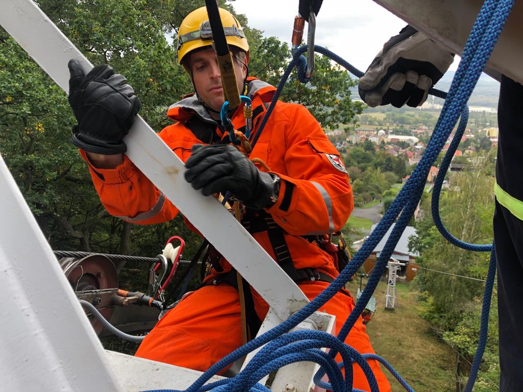Výcvik lezecké skupiny na lanovce v Krupce (7).jpg
