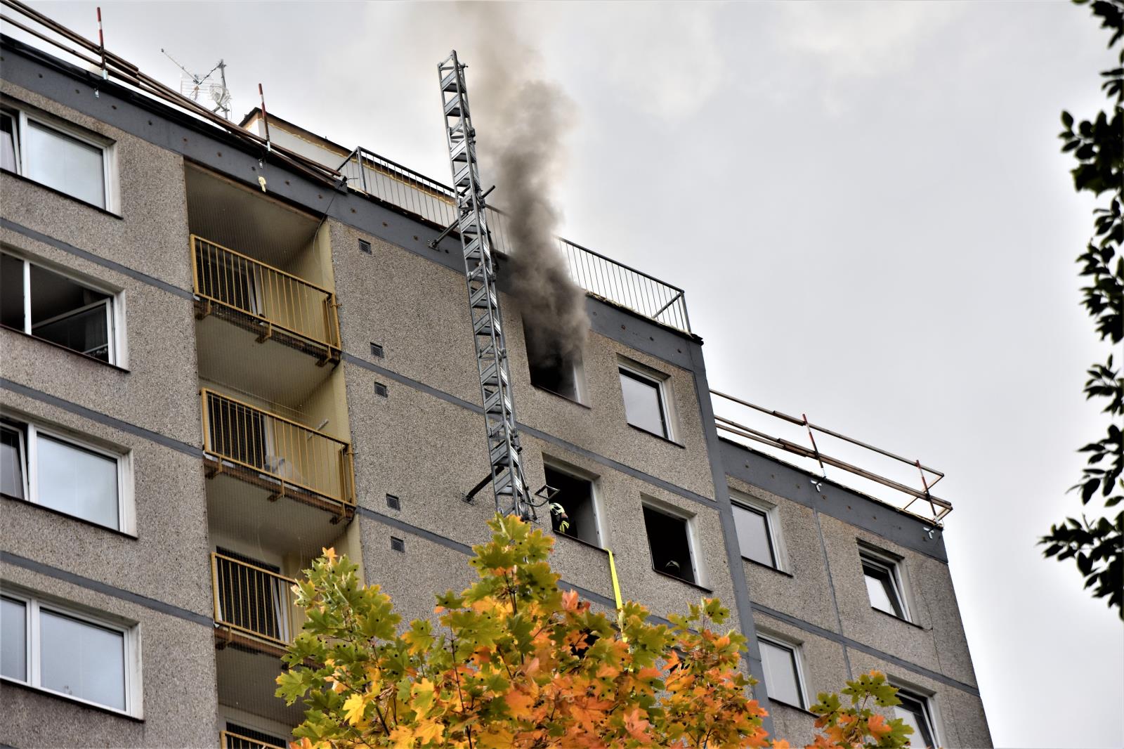 7.10.2020 požár elektroinstalace v panelovém domě