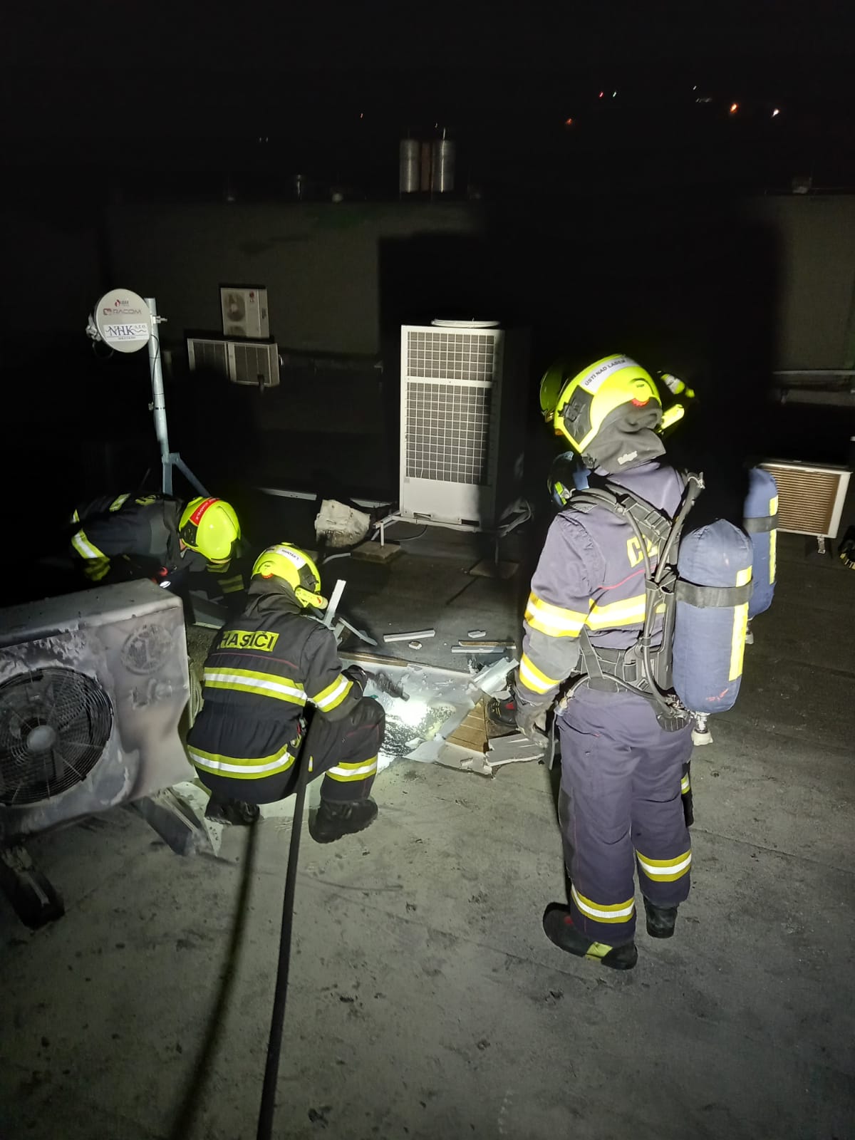 Zahoření ventilátoru ns střeše v ústí nad Labem (1).jpg