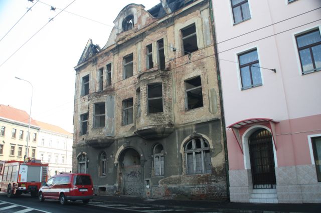 požár střechy domu Teplice.jpg