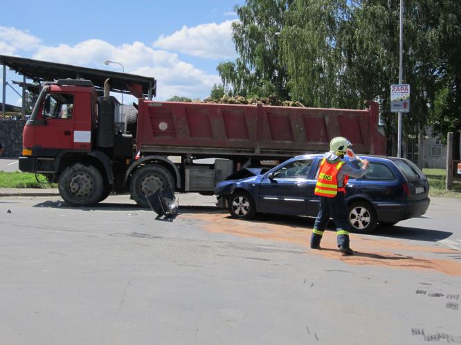 Hasiči z Poličky zasahovali během pátku u nehody, jež se stala na křižovatce ulic Střítežská a P. Jilemnického 