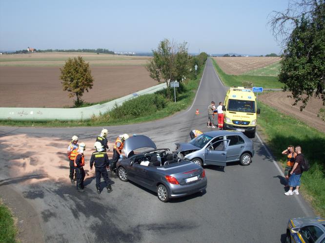 Dopravní nehoda na křižovatce Chrudim - Ostřešany