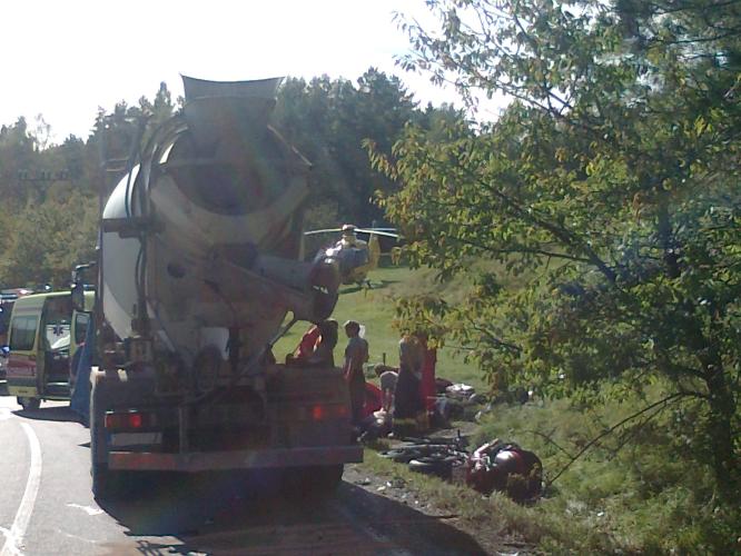 Nehoda motorkáře s nákladním automobilem v Přibylově